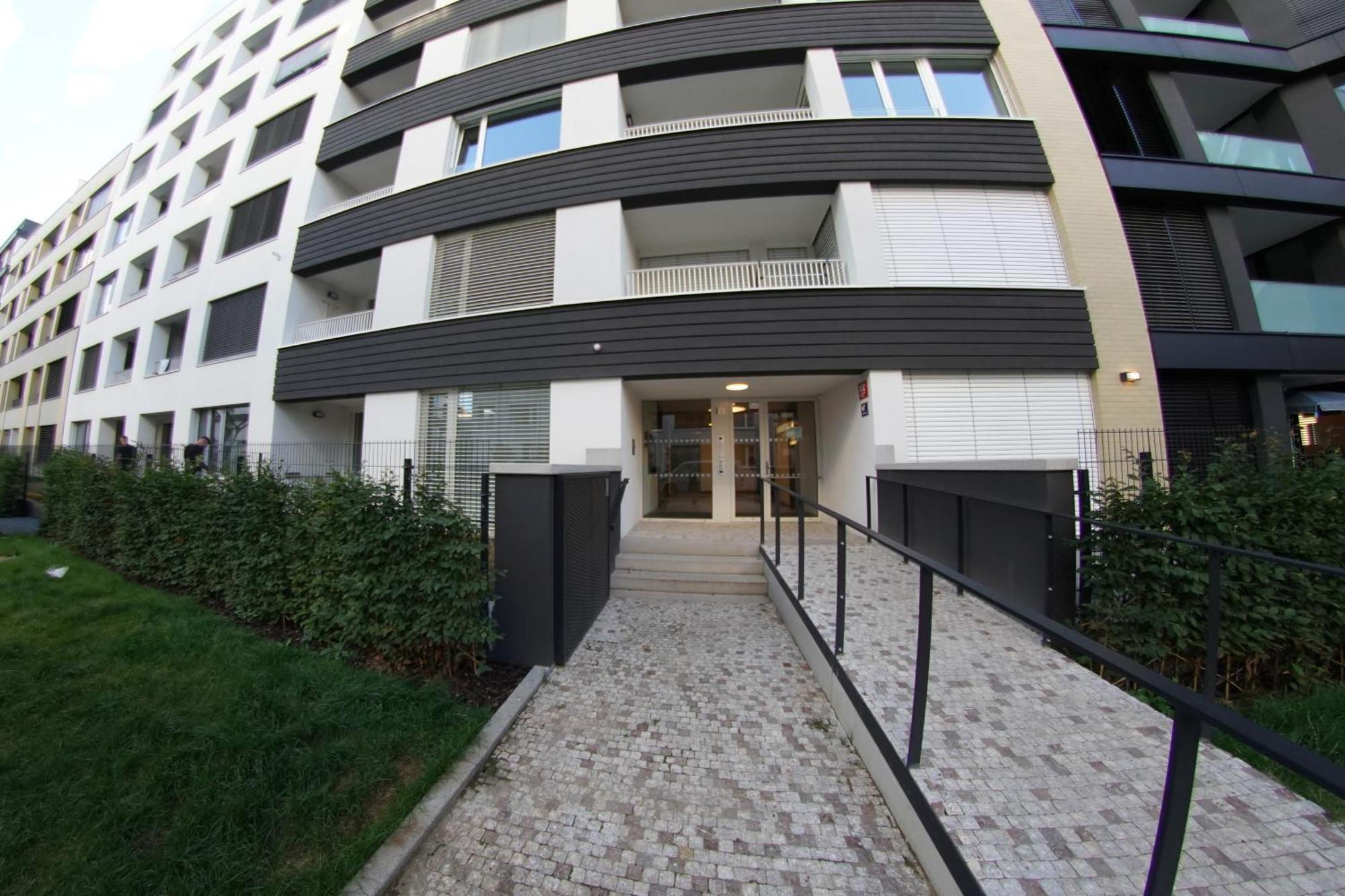 Holesovice Delight: Modern Comfort With A Twist In Prague 7 外观 照片